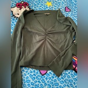 Green long sleeved crop top